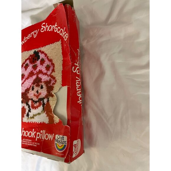 Strawberry Shortcake Latch Hook Pillow Kit 12"x12" Craft Master Vintage - Picture 7 of 7